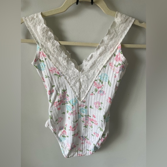 Vintage, Medium, Made in USA, rubbed floral lace trim bodysuit washed and clean! - Picture 4 of 7